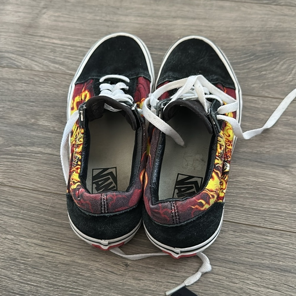 Vans with flame design men’s size 6, women’s size 7.5 - Picture 3 of 6